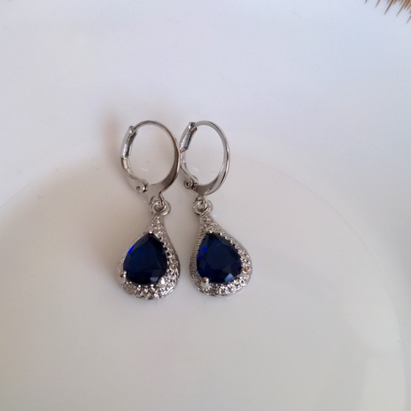 Jewelry - Blue sapphire earrings